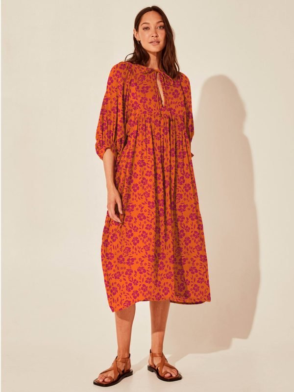dress with lantern sleeves and V-neck lace